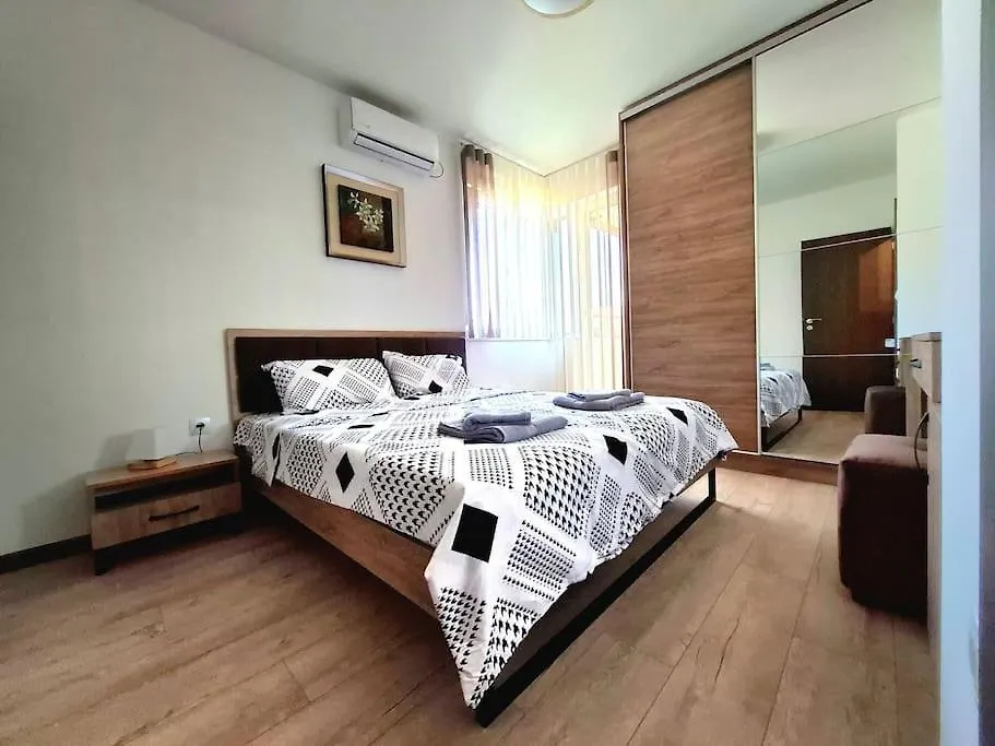 Elegance Estate - Free Parking Apartman Várna